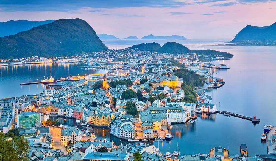 Safest Countries for Expat Women in Norway